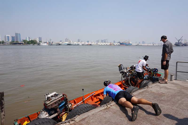 barque entre Bangkok et le poumon vert de la Thaïlande