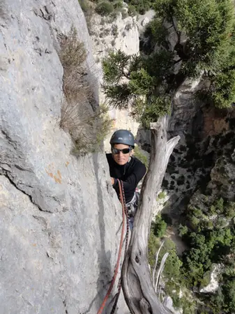 Escalade de la voie Pochette surprise à Saint Guilhem le Désert