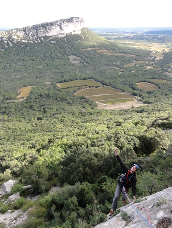 L1 dans la Walker des garrigues au Pic Saint Loup, 6a