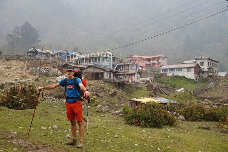 raccourcis entre les S de la route entre Tal (1708m) – Talekhu (2750m) au Népal