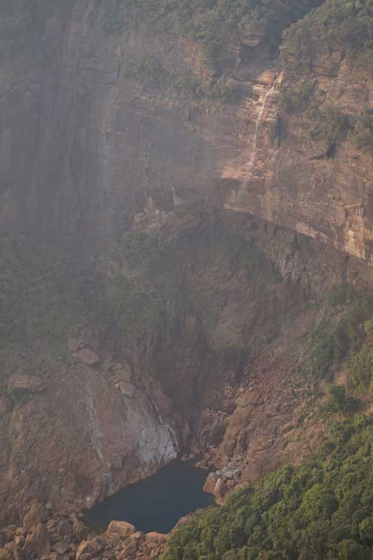 vue d'une cascade à côté de Sohra en Inde