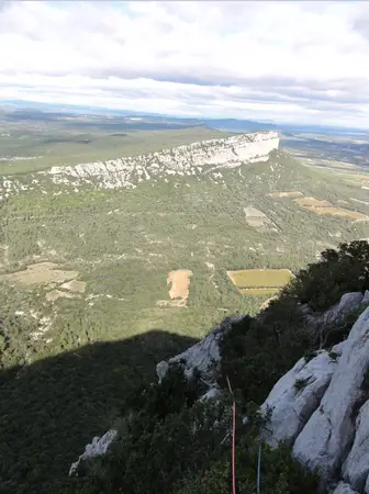 Vue sur le Pic Saint Loup depuis la Walker des Garrigues 