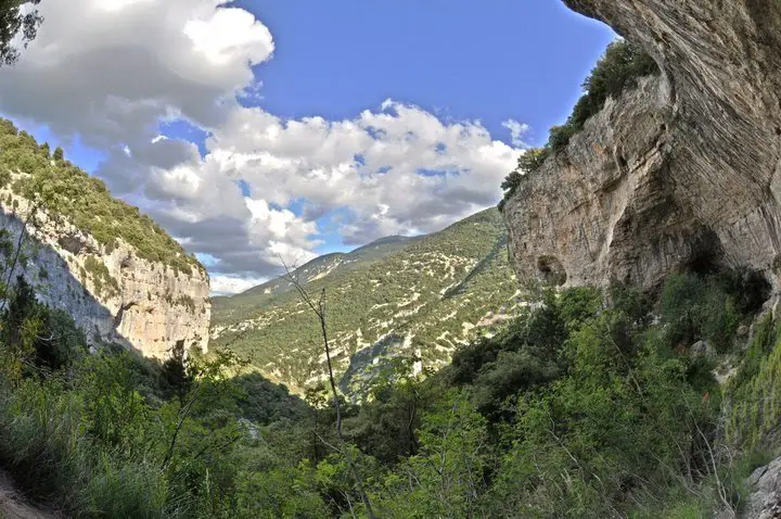 La baleine à droite et le début du secteur Andalouze à gauche à Saint léger du ventoux