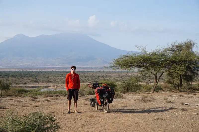 Vue sur le Mont Meru depuis les pleines sèches