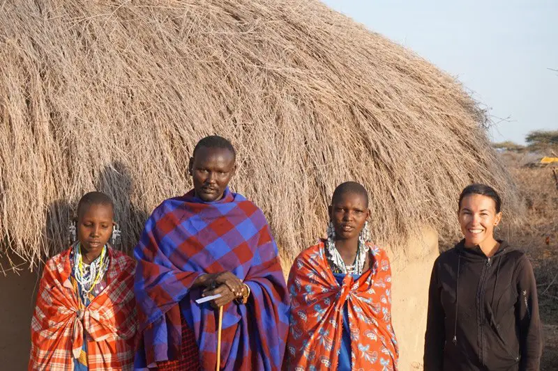 photo souvenir avec notre hôte et ses deux femmes