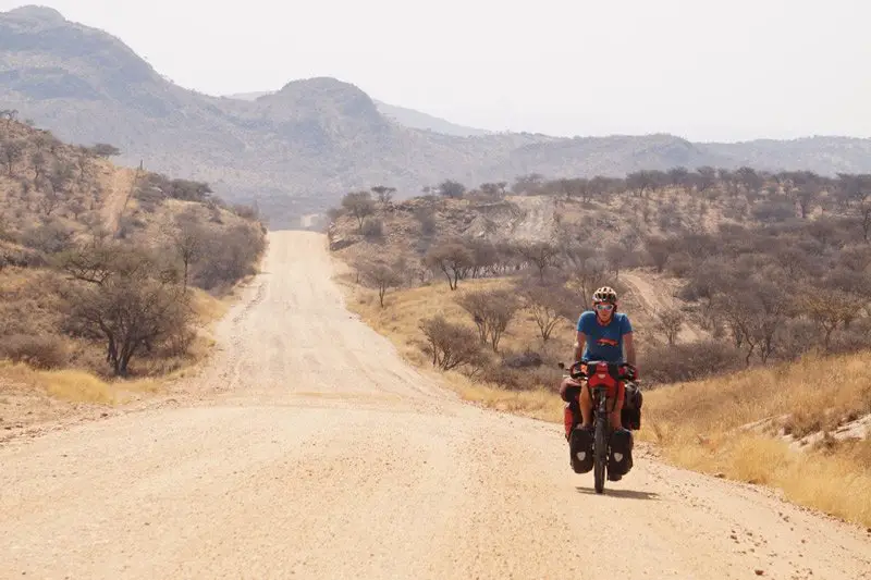 Début de la piste, quelques kilomètres après Windhoek, Namibie à vélo