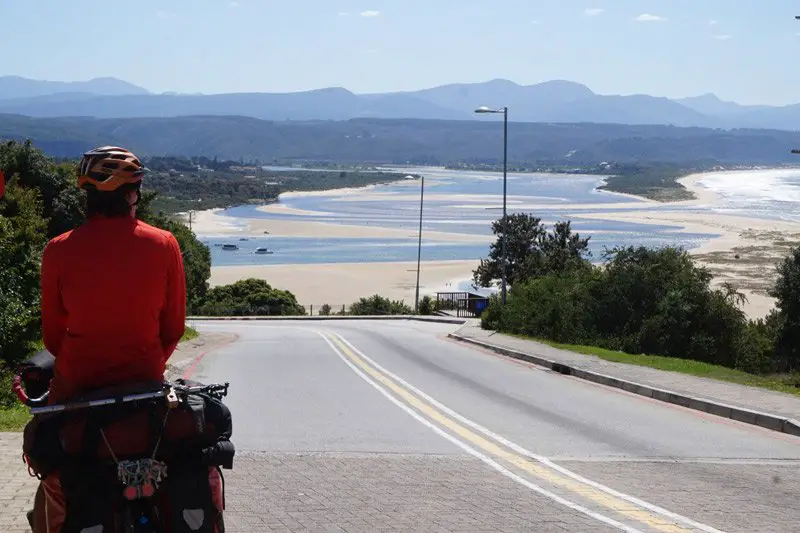 Vue sur le lagon de Plettenberg Bay, voyage en Afrique du Sud à vélo