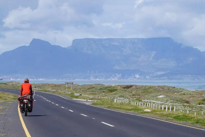Première vue sur la Table Mountain, voyage en Afrique du Sud à vélo