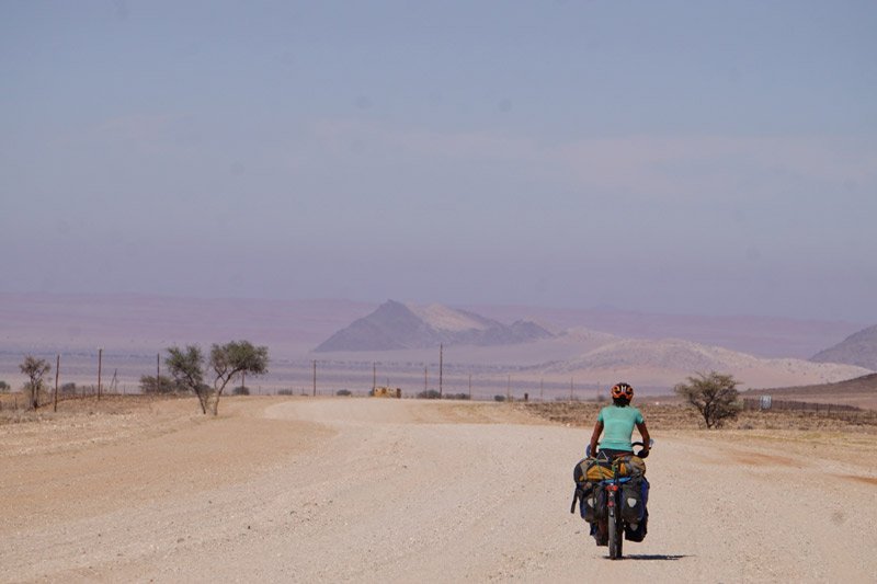 Avant de retrouver la route principale, Namibie à vélo