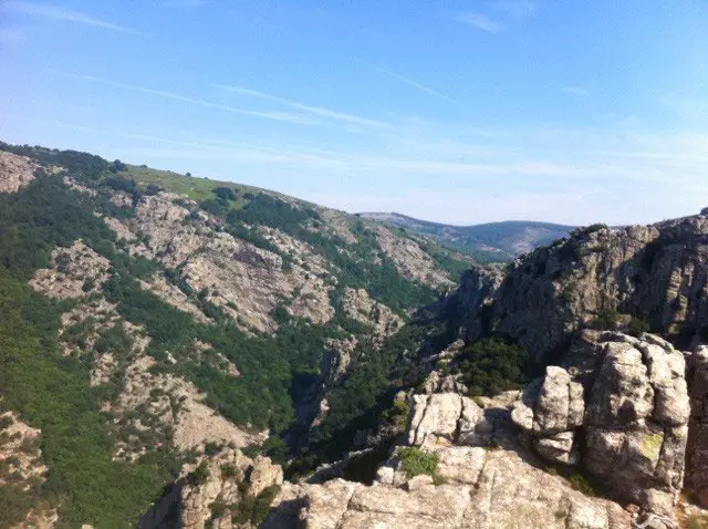 Vue vers le Nord, depuis le sommet des Crêtes d'Arles