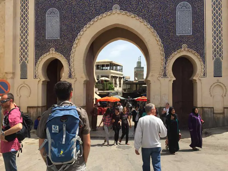 La porte bleue de la Medina de Fès au Maroc