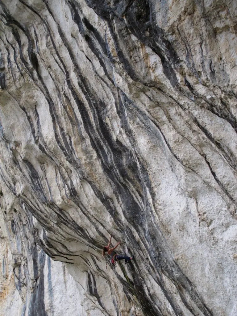 Camille Doumas secteur la Ramirole Verdon, escalade grande voie dans les gorges du Verdon