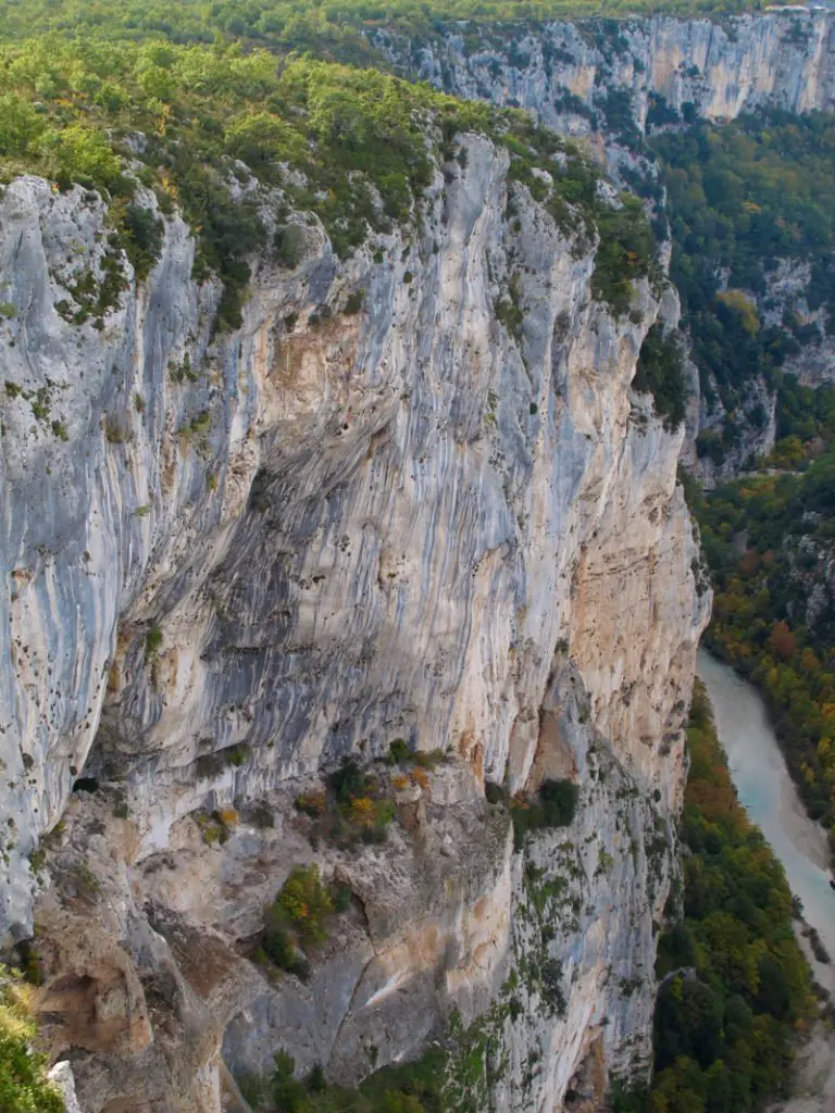 Une partie du secteur de la ramirole, escalade grande voie dans les gorges du Verdon