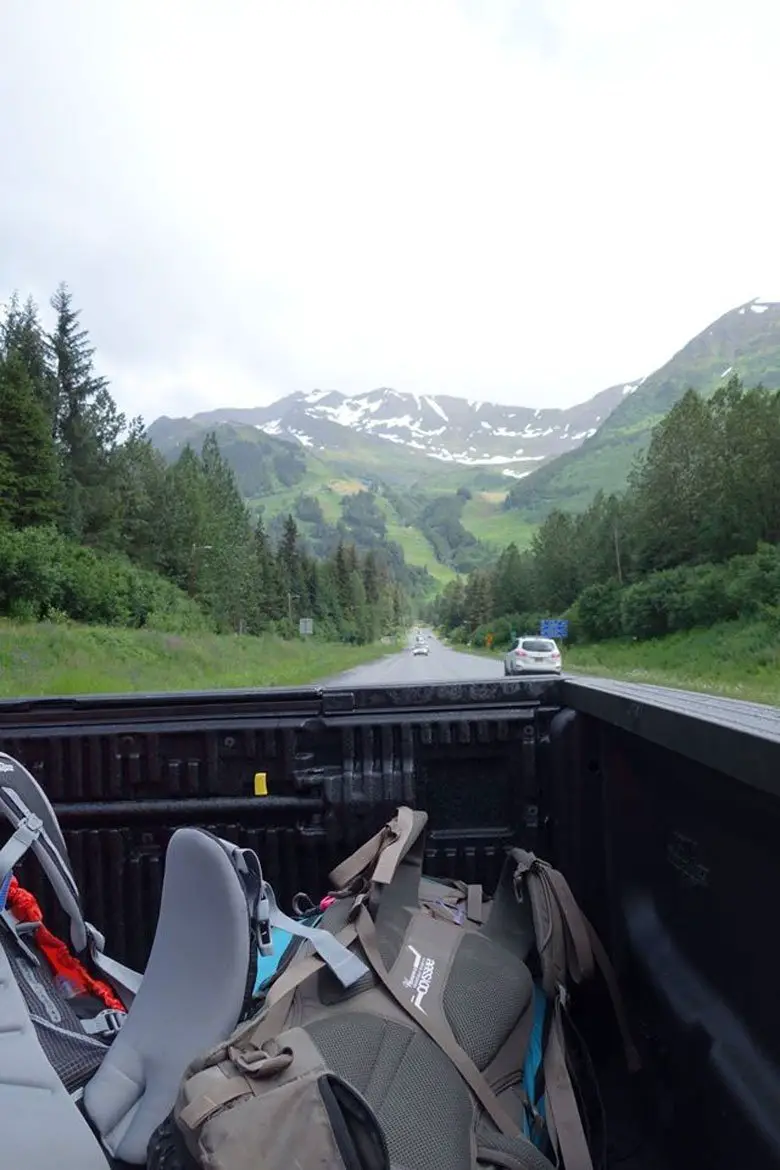 Arrivée à Girdwood en pick-up après la randonnée The crow pass trail en Alaska