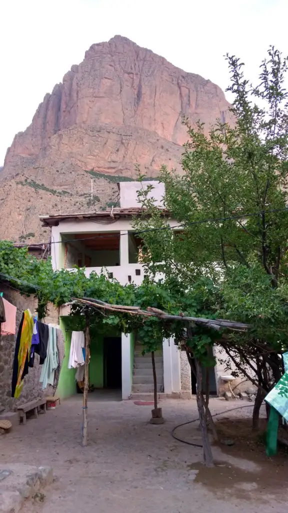 Le gîte face à l’imposante face de l’Oujdad, grimpe Taghia Maroc