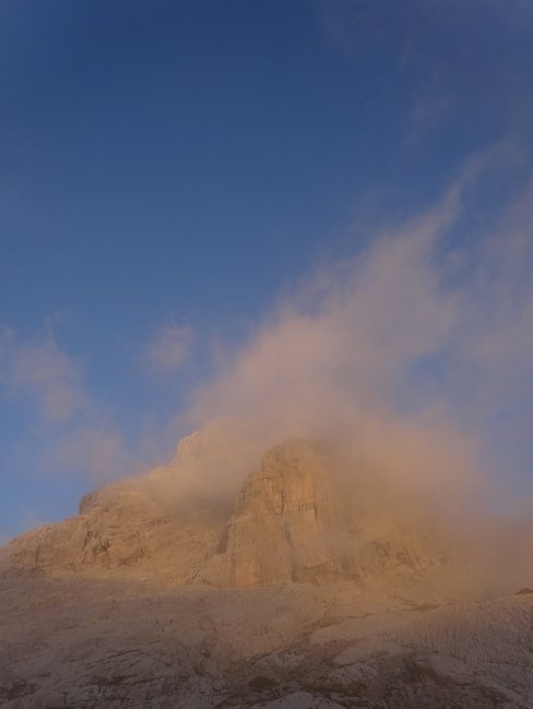 La pointe percée s'embrume et nous on s'enrhume lors de notre séjour grimpe dans les Aravis La pointe percée s
