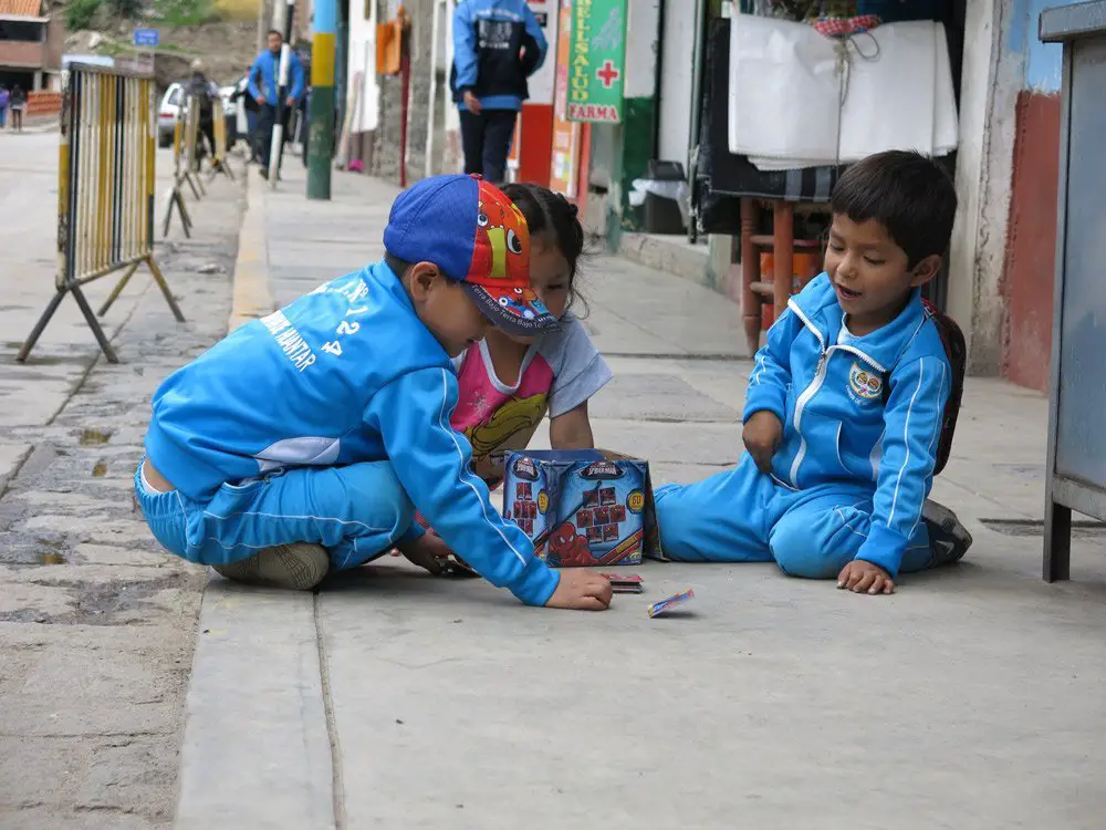 Scène de rue à Chavin, randonnée au Pérou