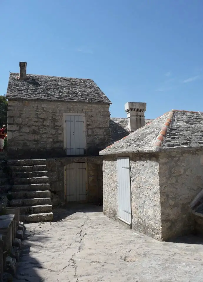 Maisons autour du monastère de Blaca