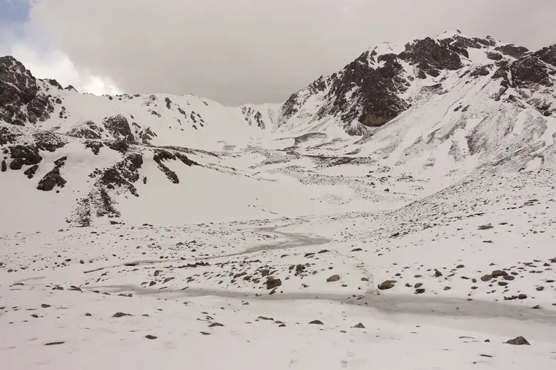 la descente enneigée