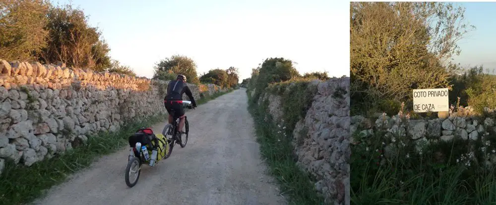 Récit VTT sur piste en retrait du Camí de Cavalls, le long des murs de pierre typique de Minorque voyage à Minorque