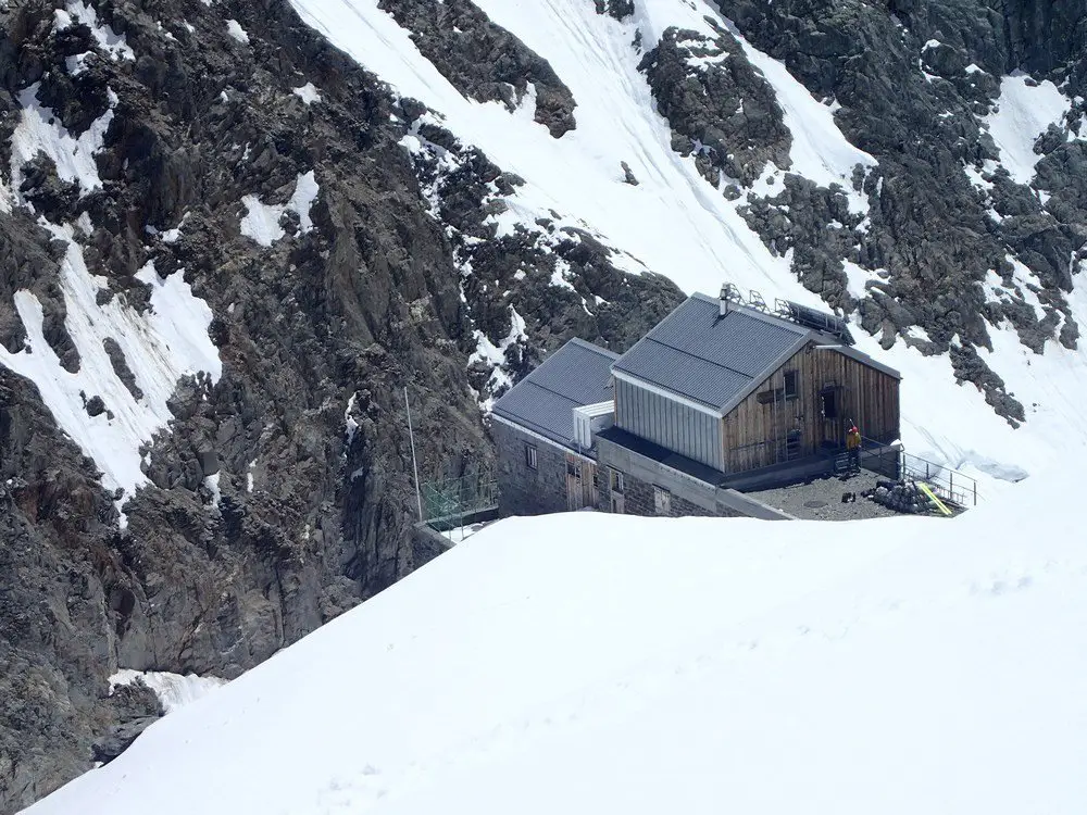 Hollandiahütte, Alpinisme facile en Suisse