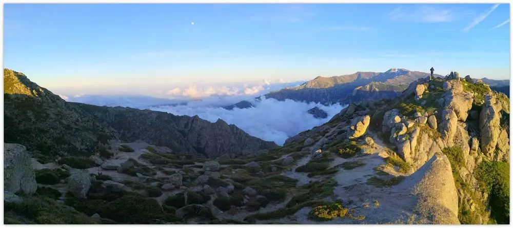 21-Lune-et-Soleil,-deux-astres-se-saluant-de-loin, randonnée en Corse GR20 21-Lune-et-Soleil,-deux-astres-se-saluant-de-loin, randonnée en Corse GR20