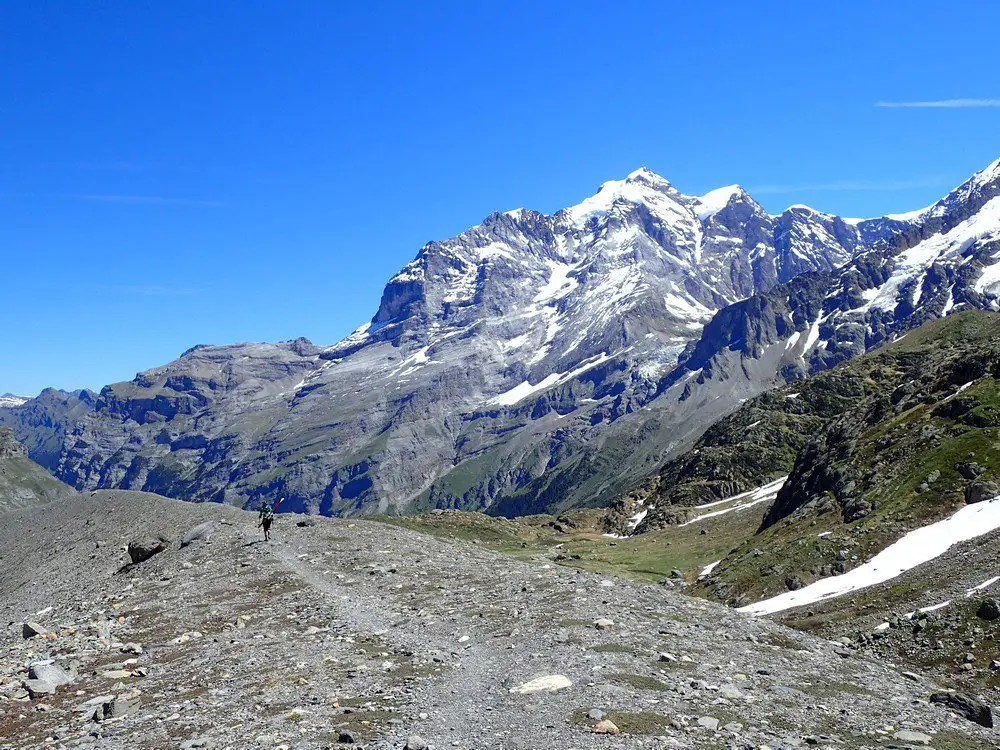 Descente-sur-fond-de-Jungfrau, Alpinisme facile en Suisse
