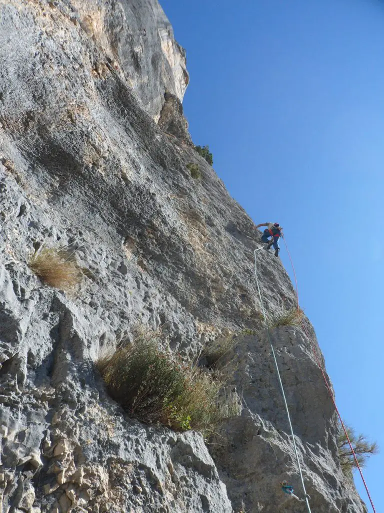 Image-5 Départ du pilier haut grande voie escalade au verdon