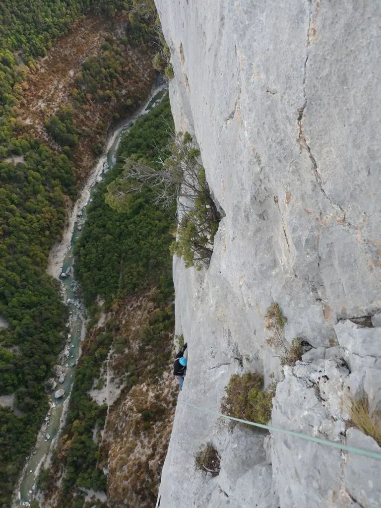 Image9 Un rocher encore très beau grande voie escalade au verdon