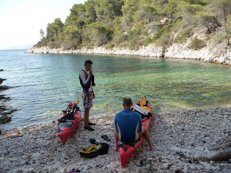 Nos deux kayaks avec les cales remplis à ras-bord