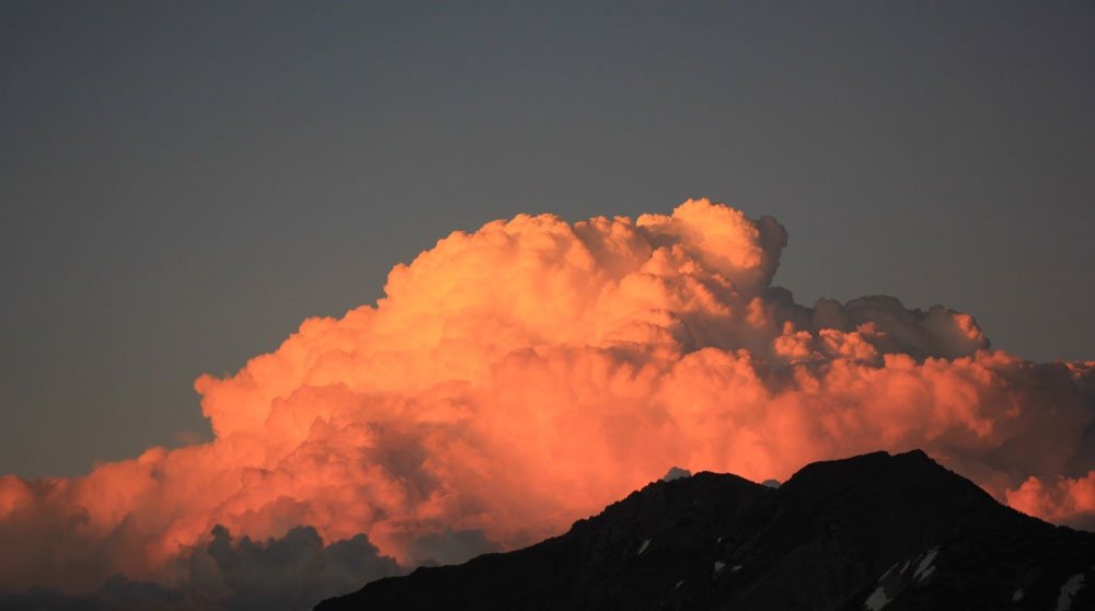 Au loin, les orages