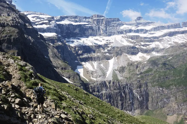 Le cirque de Gavarnie et ses cascades composent le tableau