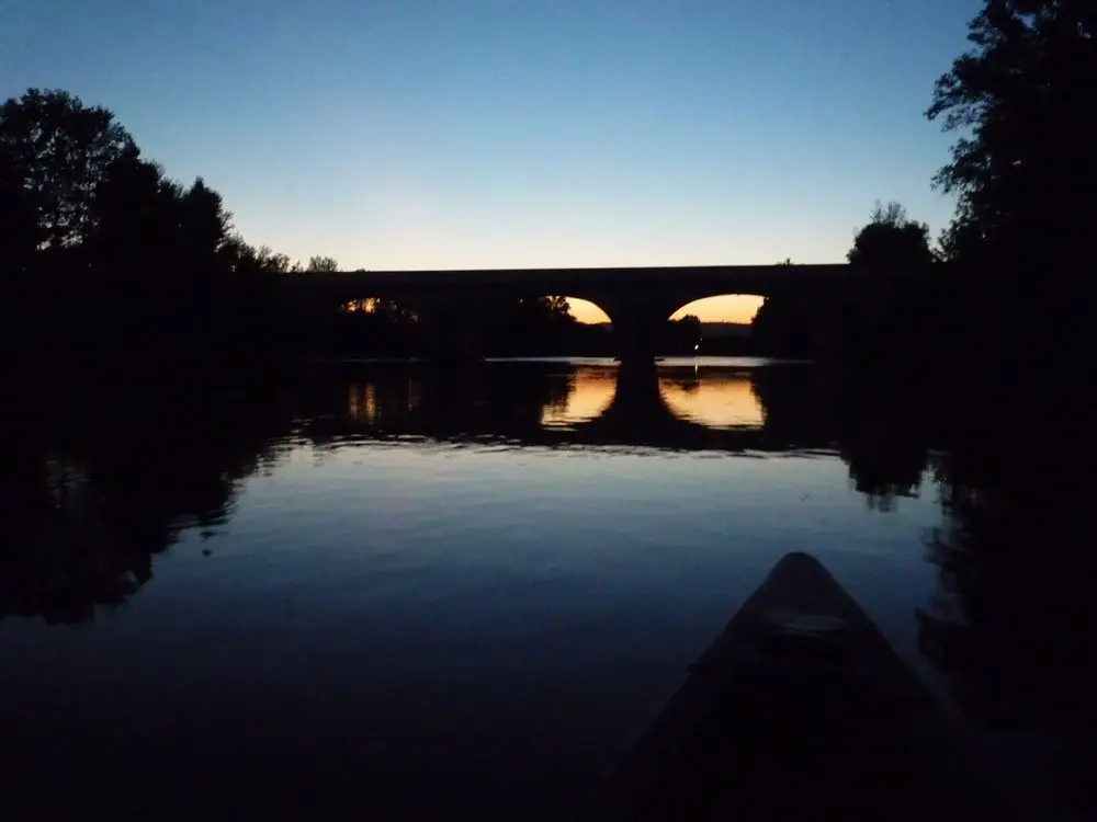 Encore une petite étape de nuit à la lueur de la lune sur la Dordogne