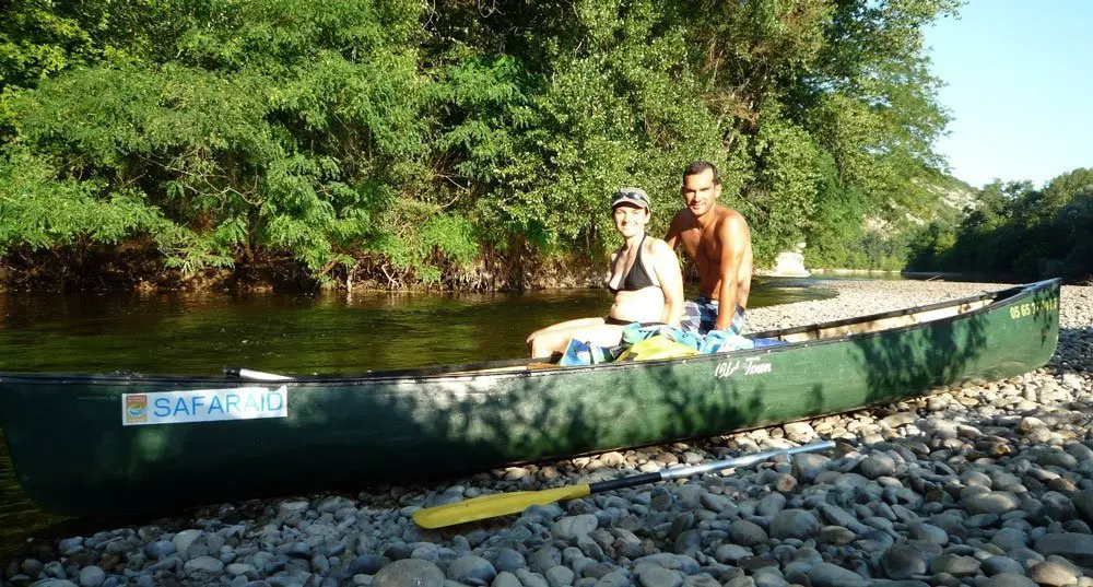 Figure-2---Les-participants,-Myriam-et-Olivier canoe en Dordogne
