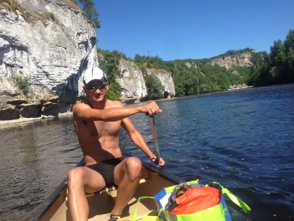 canoë en Dordogne entre les falaises du Quercy