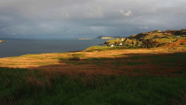 Flodigarry - Les couleurs se dévoilent pendant le trek Ecosse