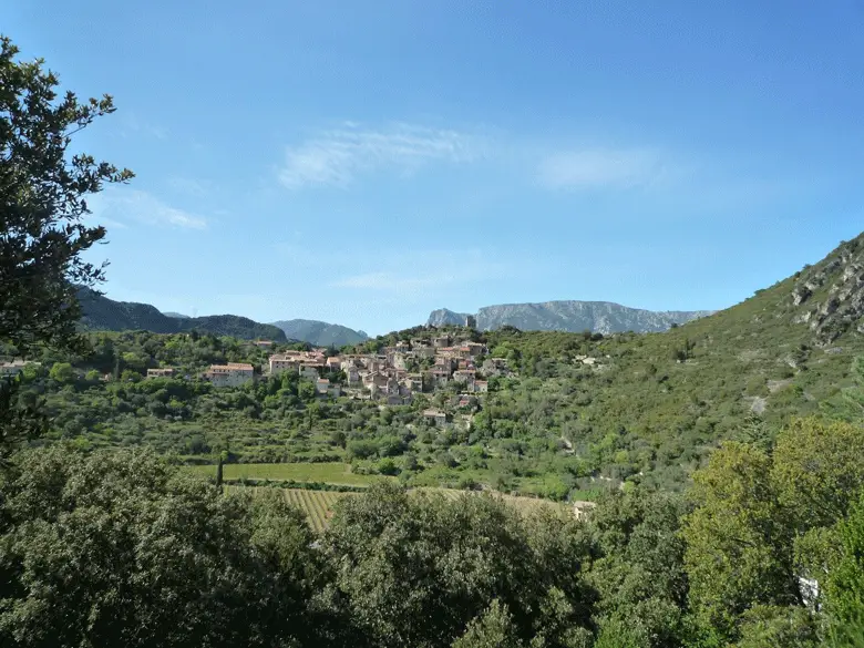 Figure 17 – Petit village perché en pleine nature autour de Bédarieux : Vieussan