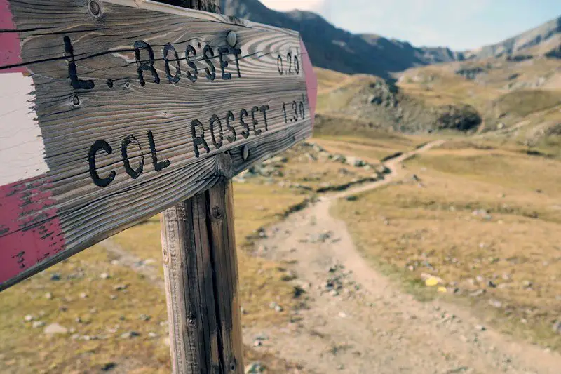 Impossible de se perdre dans le Val d'Aoste, les panneaux, cairns et marquage sont omniprésents, randonnée dans les Alpes Impossible de se perdre dans le Val d