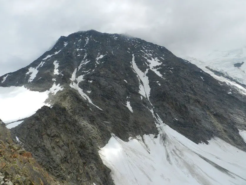 La-face-ouest-de-l’aiguille-du-Goûter,-notre-objectif-du-jour, ascension du Mont Blanc