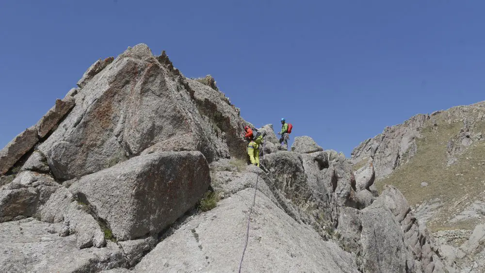 L'arrivée-vers-le-rappel escalade grande voie en Arménie L