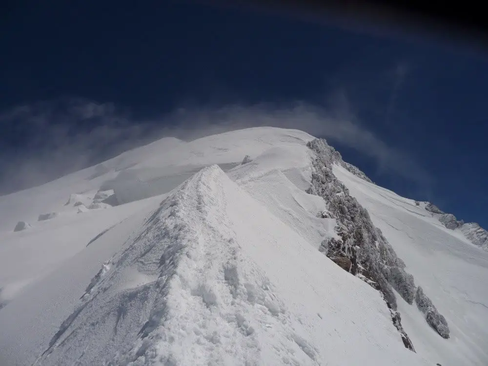 Le chemin restant pour atteindre le sommet du Mont Blanc