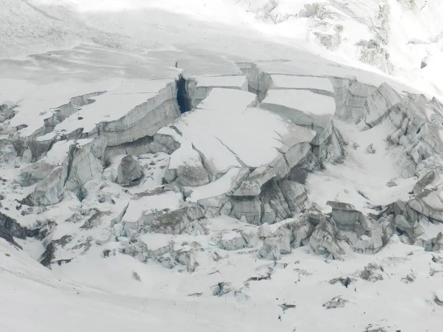 Le-glacier-de-Bionassay,-vu-depuis-Tête-Rousse, ascension du Mont Blanc Le-glacier-de-Bionassay,-vu-depuis-Tête-Rousse, ascension du Mont Blanc