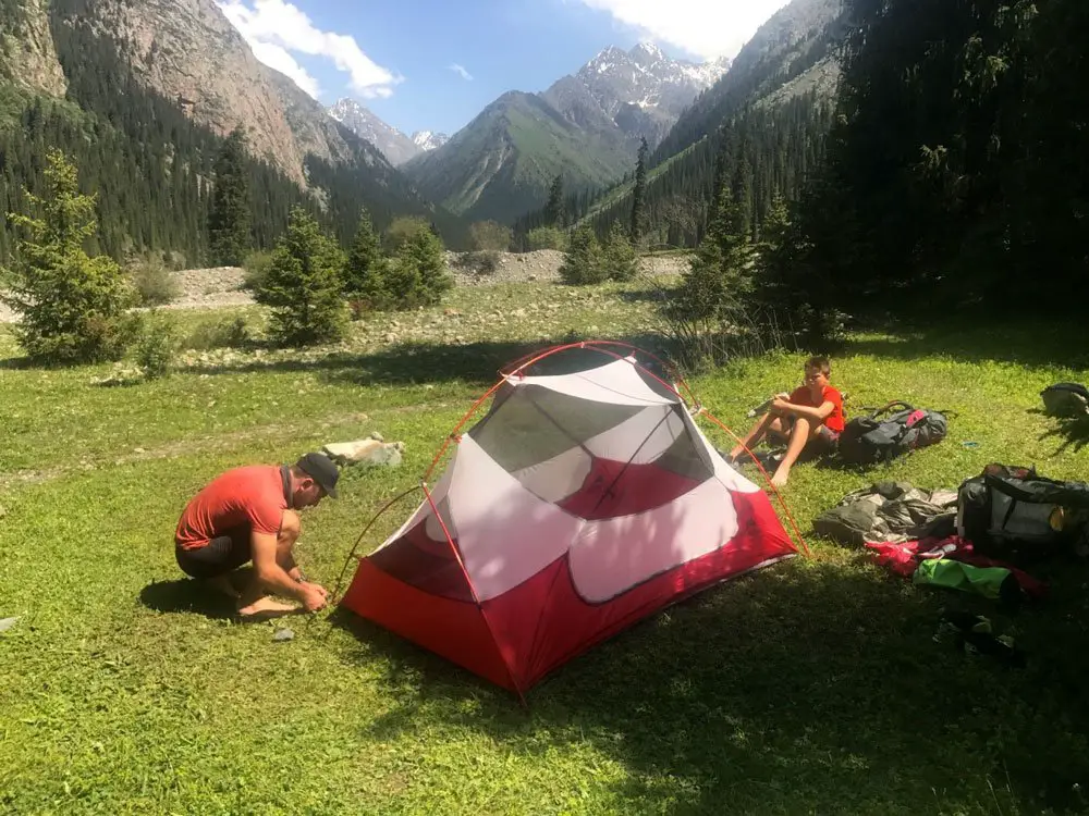 Premier bivouac dans la vallée de Karakol au KIRGHIZISTAN Premier bivouac dans la vallée de Karakol au KIRGHIZISTAN