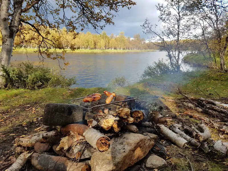 Notre feu de camp, humide