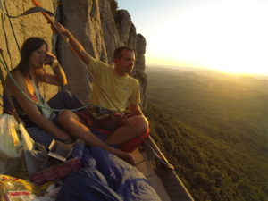 Nuit en portaledge sur les falaises autour de Montpellier