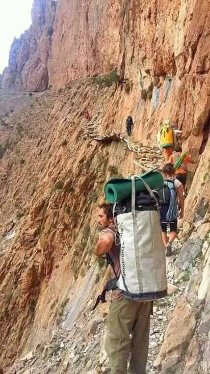 Passage Berbère à Taghia au Maroc avec Said Zouhairi Passage Berbère à Taghia au Maroc avec Said Zouhairi