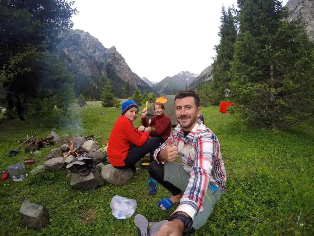 Première expérience de bivouac en pleine nature dans la vallée de Karakol au KIRGHIZISTAN