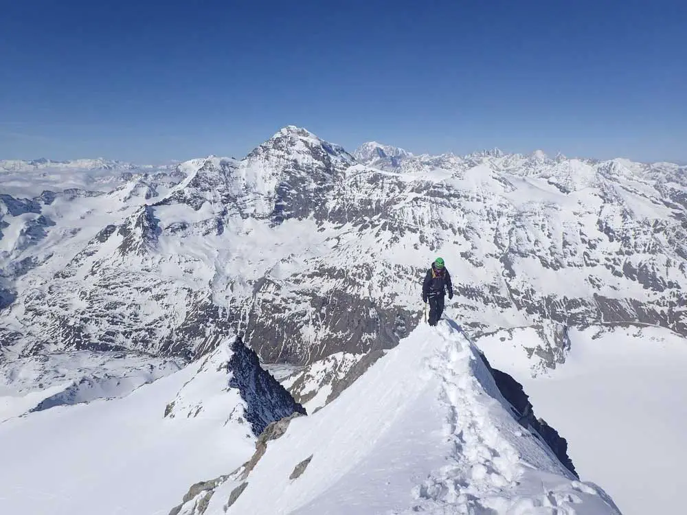 Sur-l'arête-de-la-Ruinette, ski de randonnée dans les alpes Sur-l