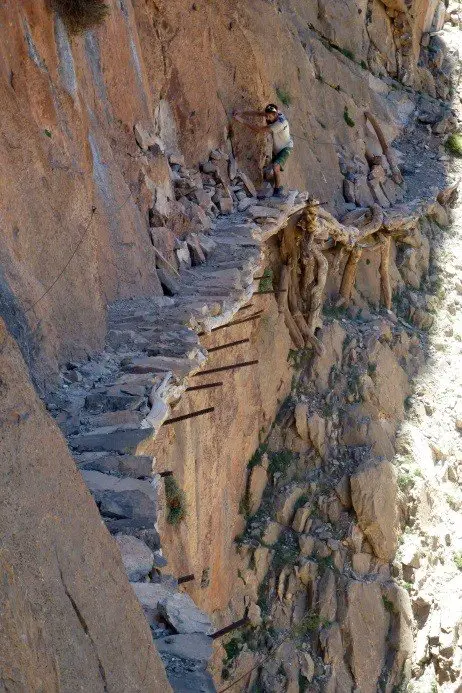 Un des passages berbères dans l’approche de l’Axe du Mal, escalade à taghia au maroc