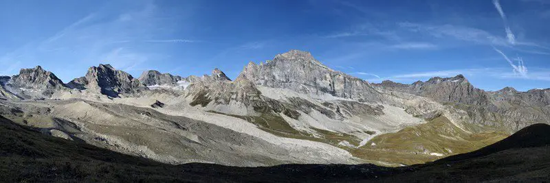 Vue sur le sommet Granta Parey, randonnée dans les Alpes
